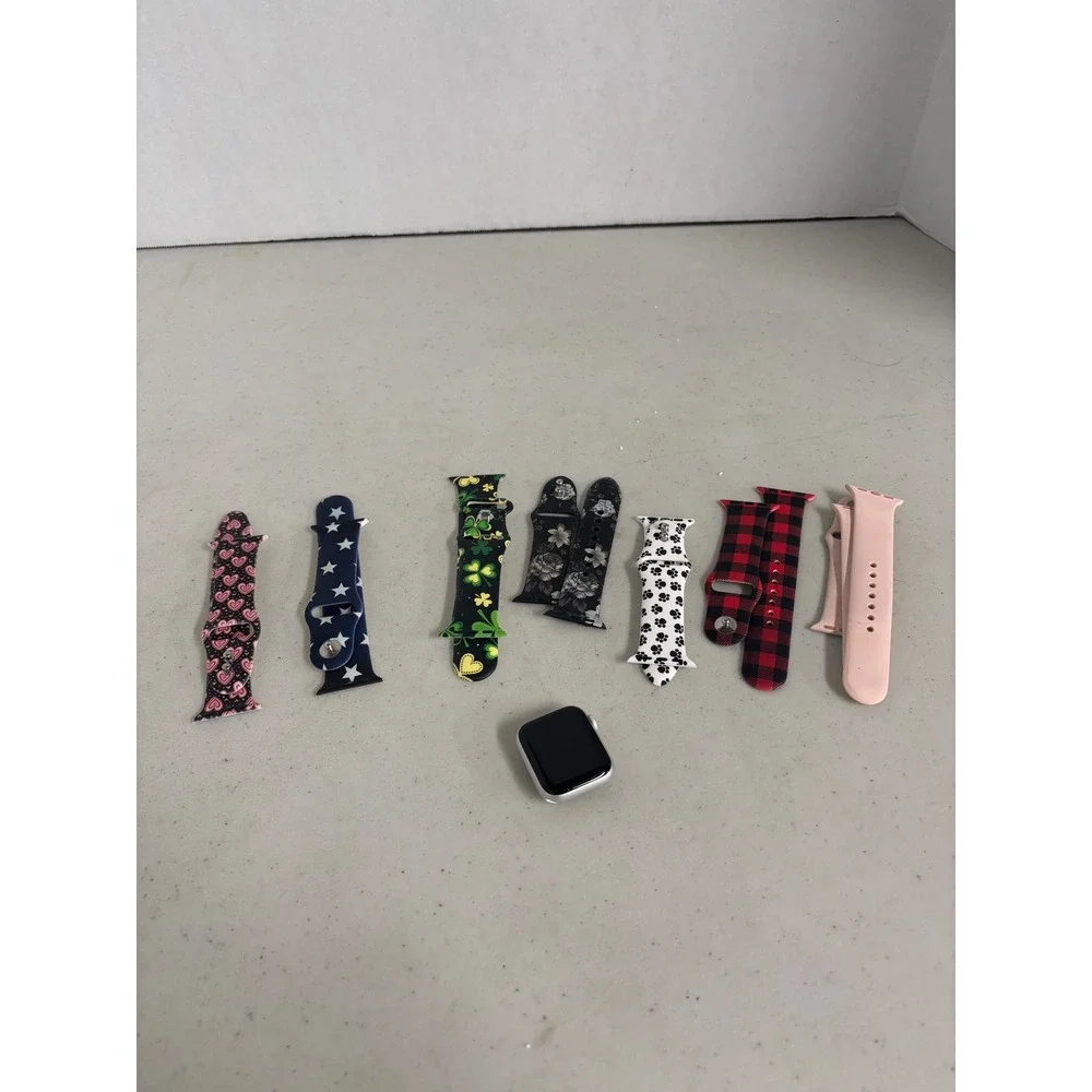Apple‎ Watch Series 4 40mm Silver Aluminum 7 Patterned Silicone Bands - untested